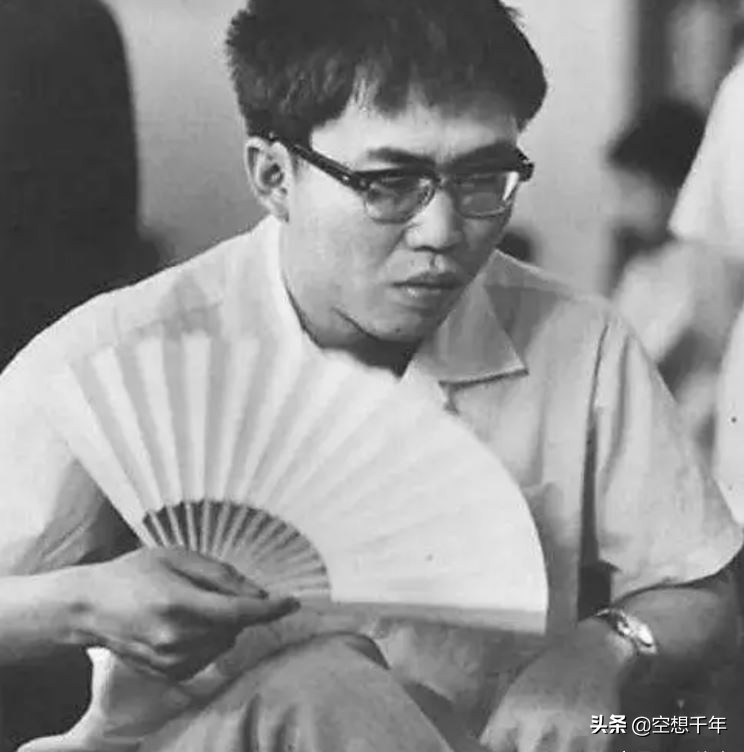 聂卫平替*伟民袁**教育儿子以及男子围棋队与女子排球队的室内足球赛