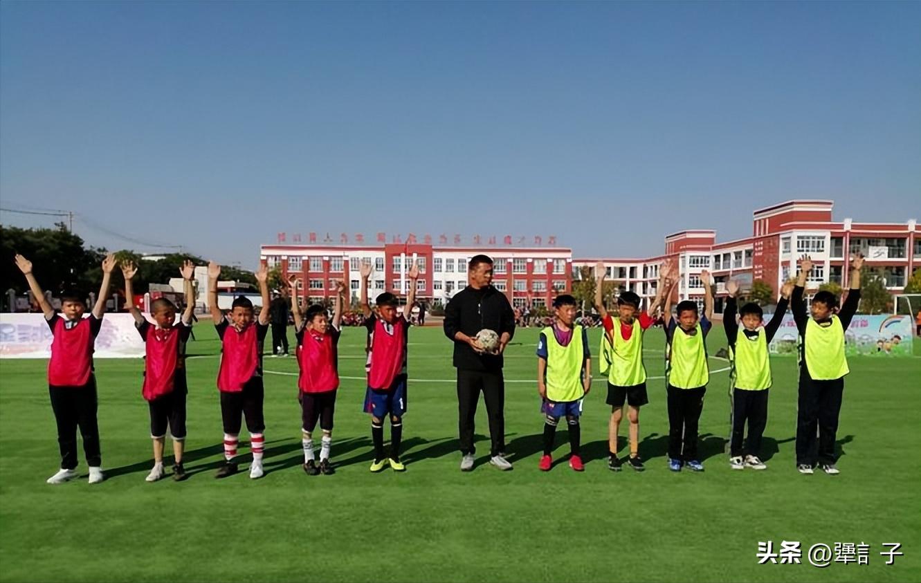 足球为什么深受大众的喜爱,为什么足球那么受全世界人欢迎