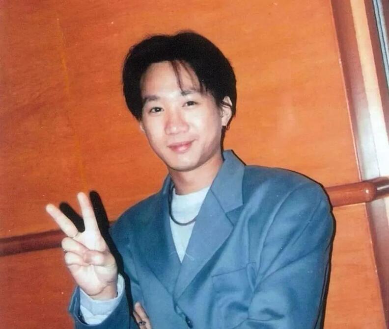 黄家驹是华语乐坛的神话,黄家驹算是华语乐坛的鼻祖