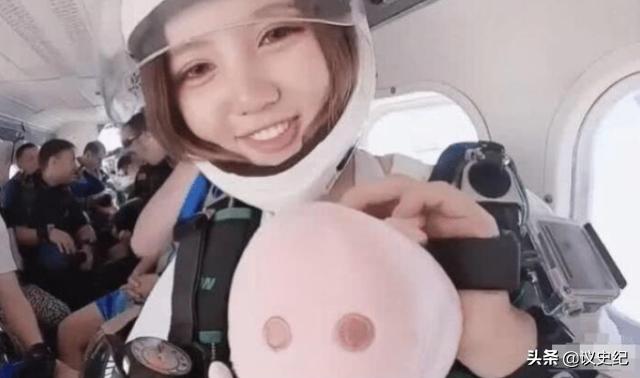 天门山翼装飞行女孩刘安生前视频,刘安在天门山遇难的女孩完整版