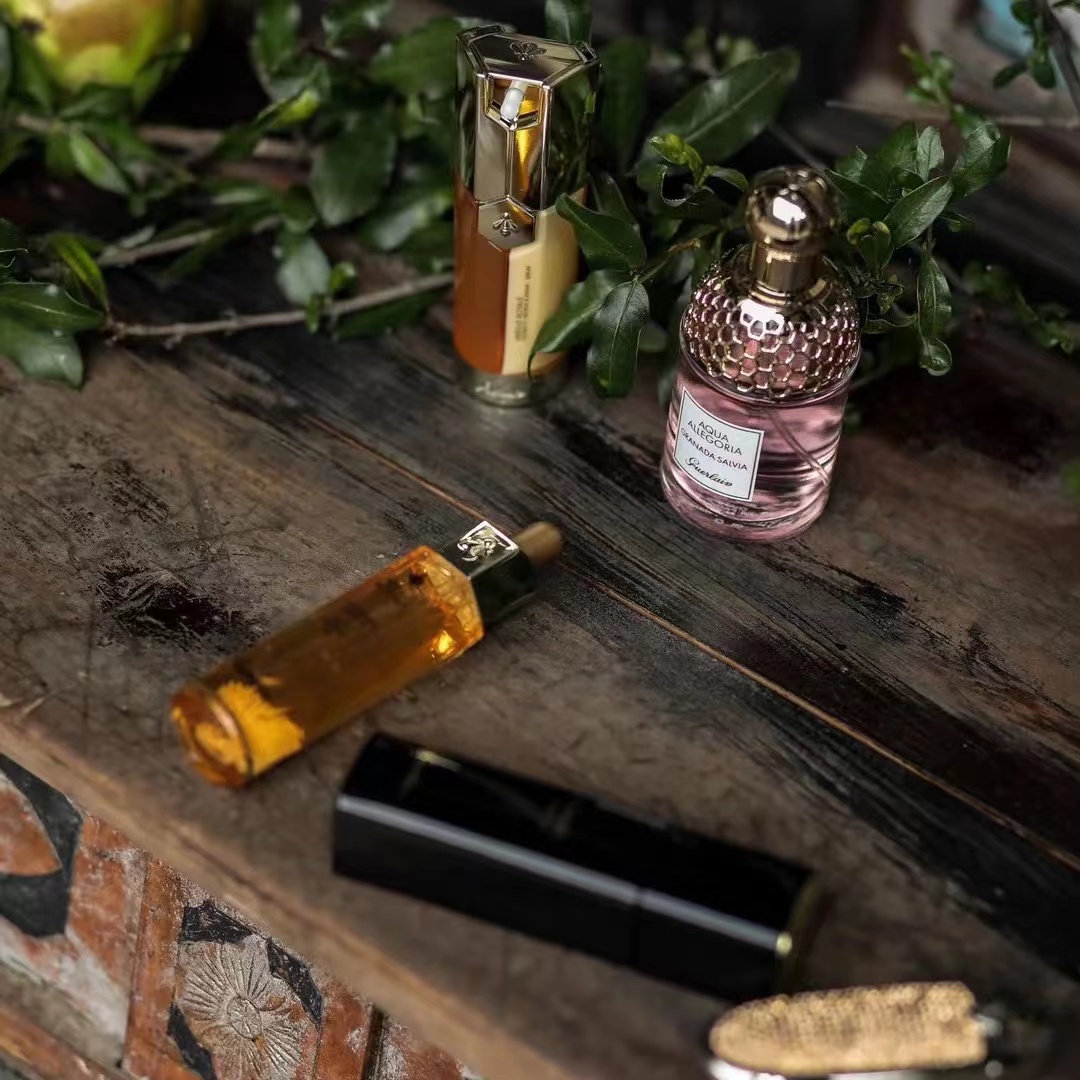 娇兰*管双**精华的主要功效是什么？用过才知道，真的没有什么平替