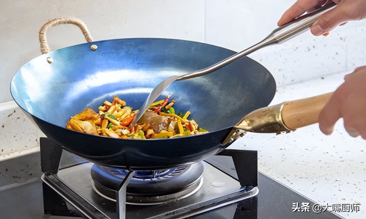 不粘锅涂层释放有毒物质,不粘锅涂层掉了继续用有什么危害