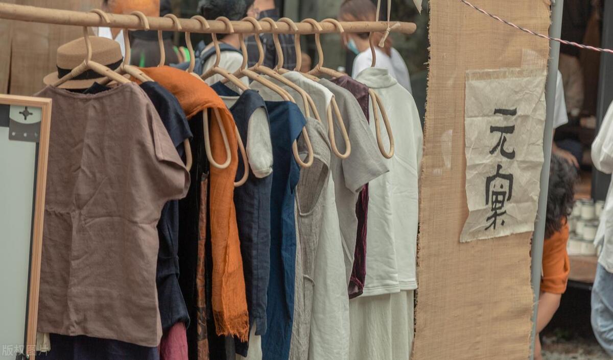 家里不穿的旧衣服如何处理,不能穿旧衣服怎样处理好