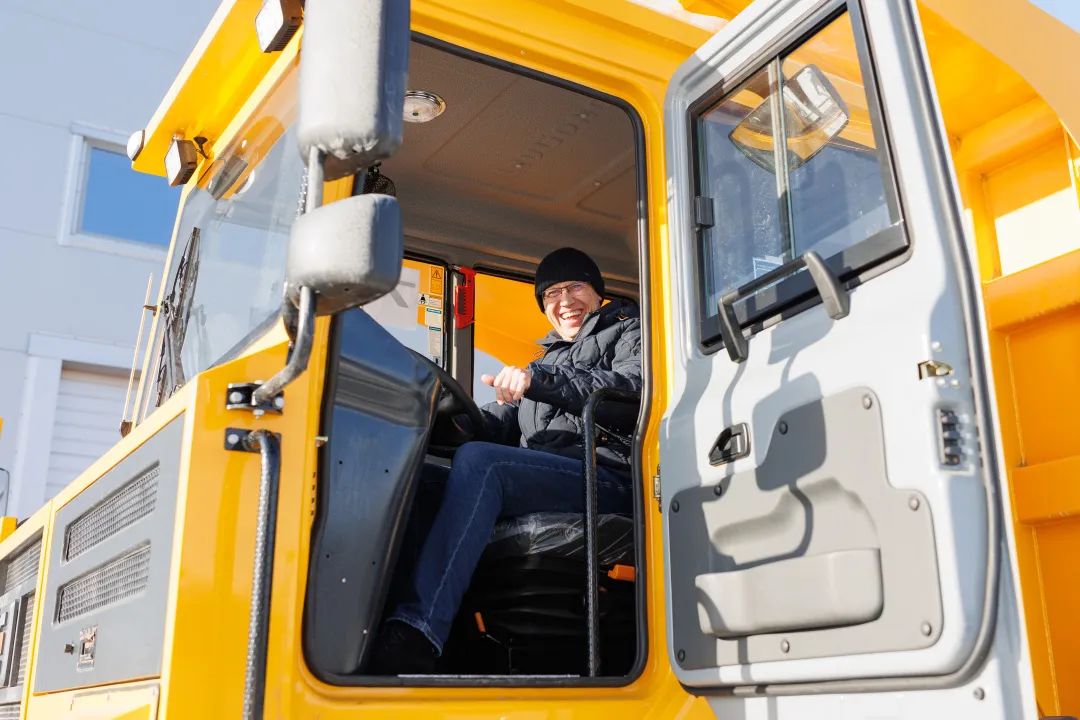 柳工宽体车出售,柳工矿山宽体车价格