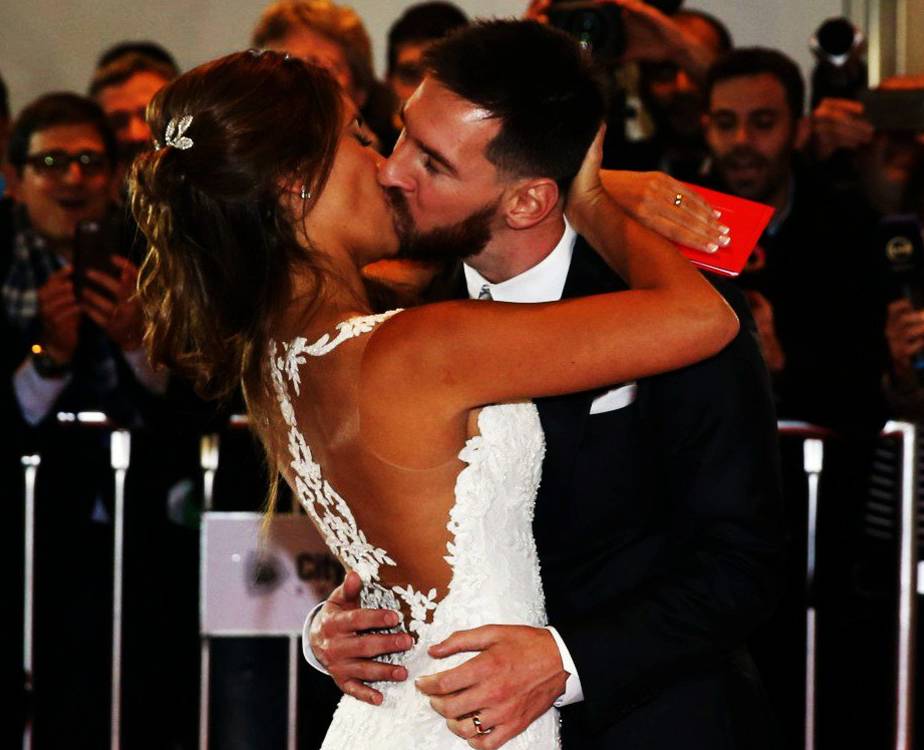 安东内拉苏亚雷斯妻子,梅西与安东内拉恋情曝光