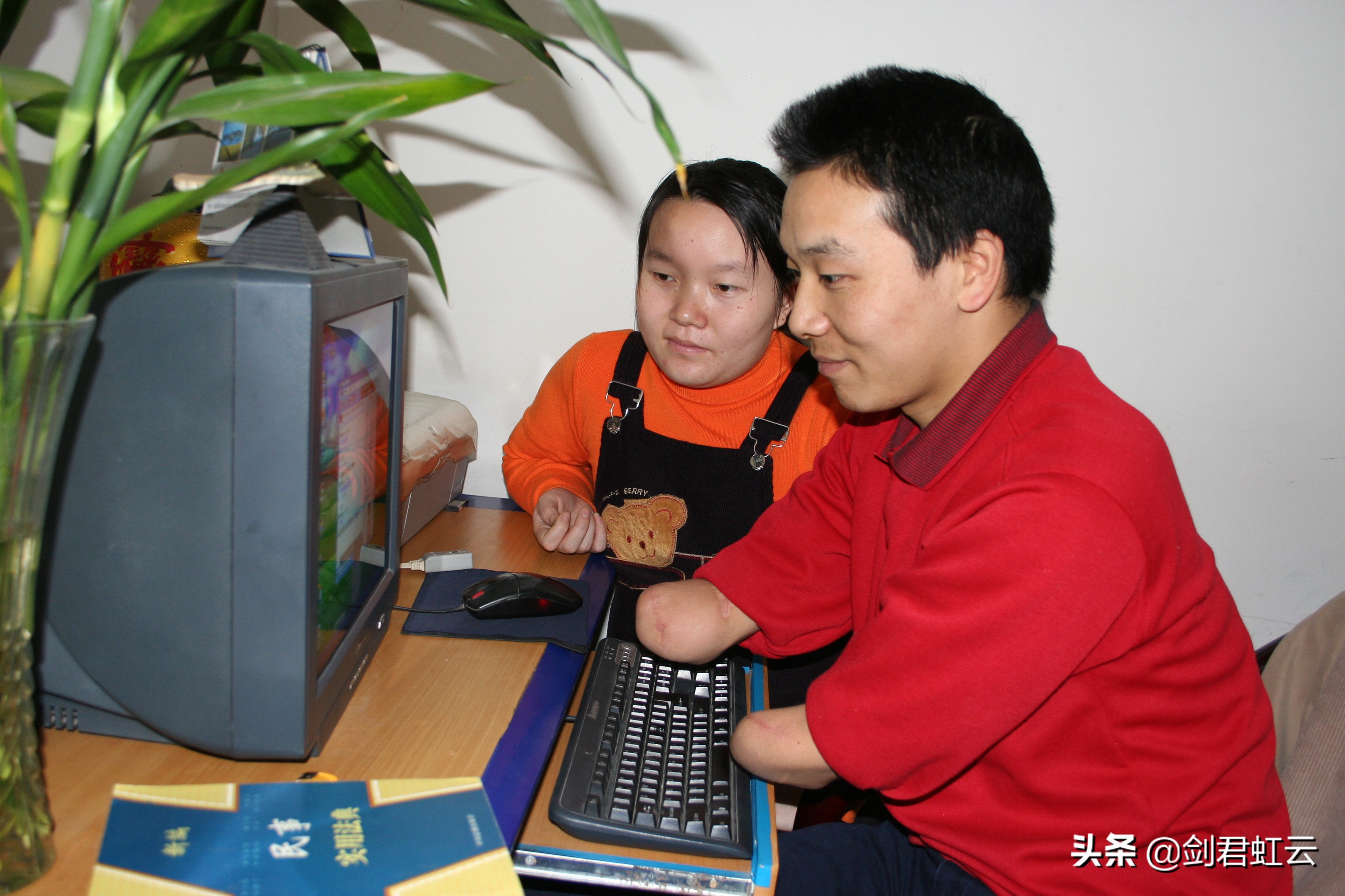 没有学历怎么成为律师,没有双手怎样学习写字