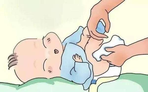 宝宝喂完奶后拉屎老是吐奶,宝宝吃完奶后吐奶粘粘的