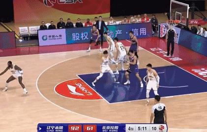 辽宁新外援桑普森集锦,桑普森辽宁暴扣任骏飞