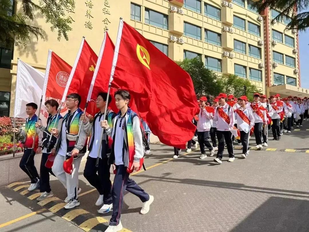 高校传承红色基因赓续红色血脉,希望学子心向党红色基因代代相传