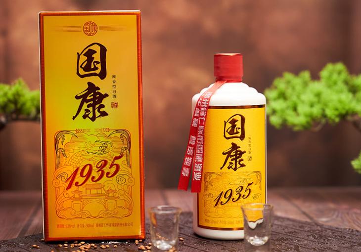 北京4人到内蒙旅游，吃手把肉品马奶酒，结账时感叹：物价真实惠