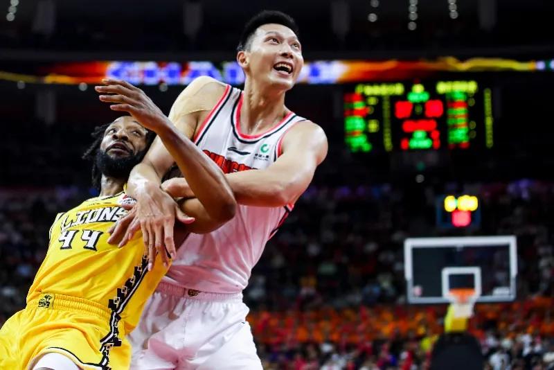 广东队开启引援计划,周琦赵睿互换广东拿了多少签字费