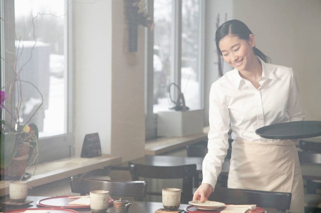 现在的她过得怎么样了 (现在的她有什么变化)