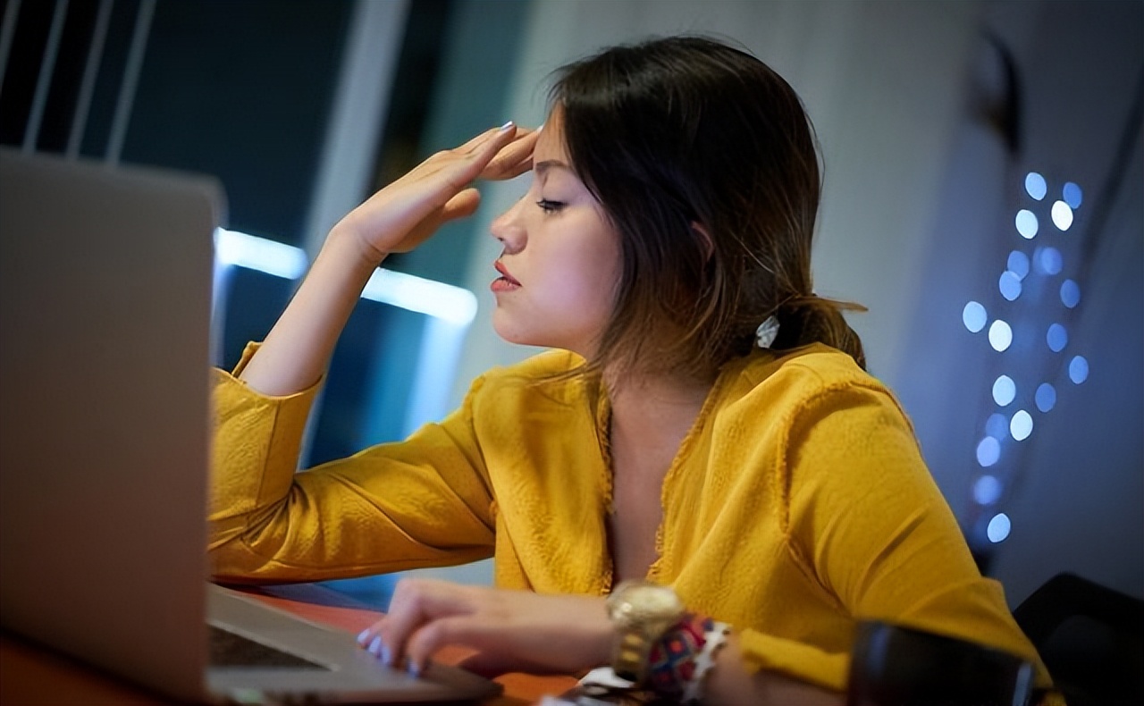 员工请丧假，领导不批准还要扣工资，收到老板的微信，值得点赞