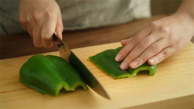 日德进口的菜刀，为什么容易发生断裂，还能用来拍蒜和黄瓜吗？