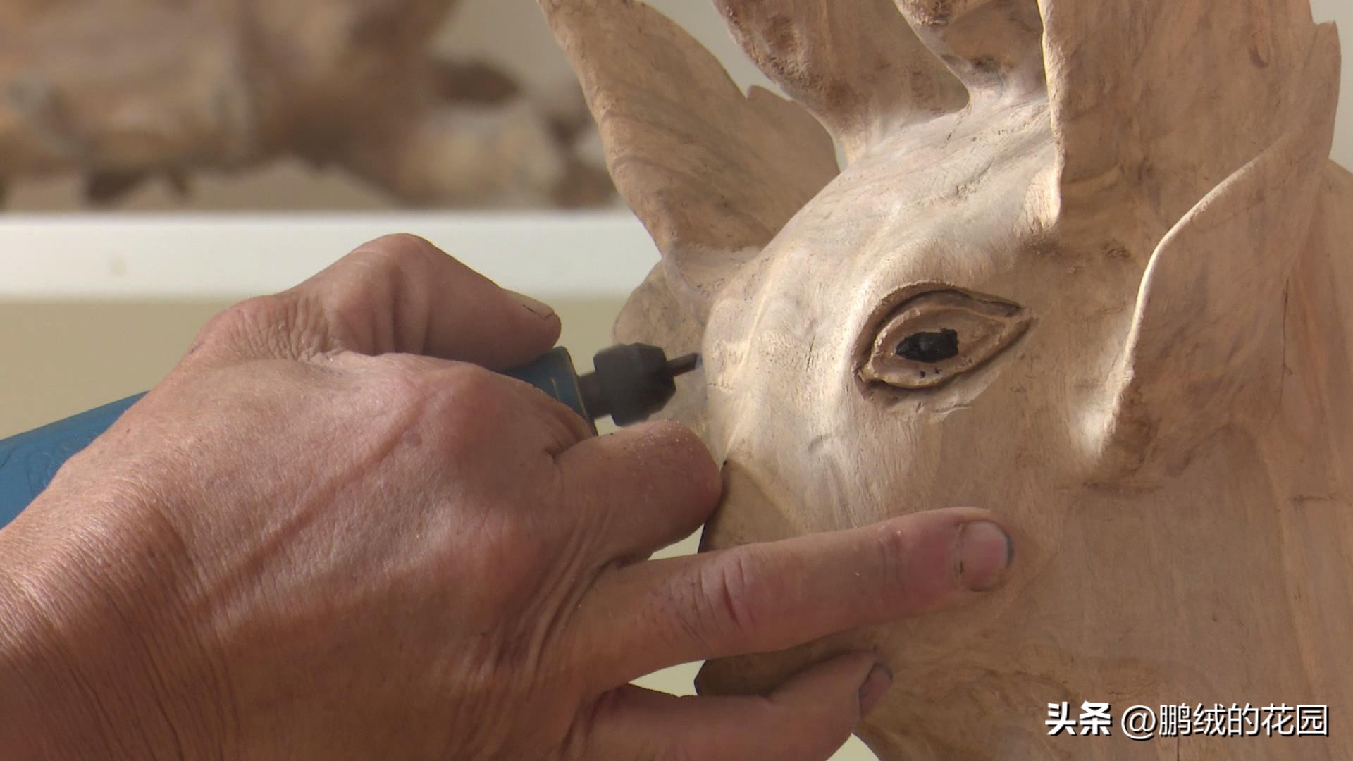 陕西渭南华州区冯高社:巧手妙琢用根雕演绎“朽木”新活力