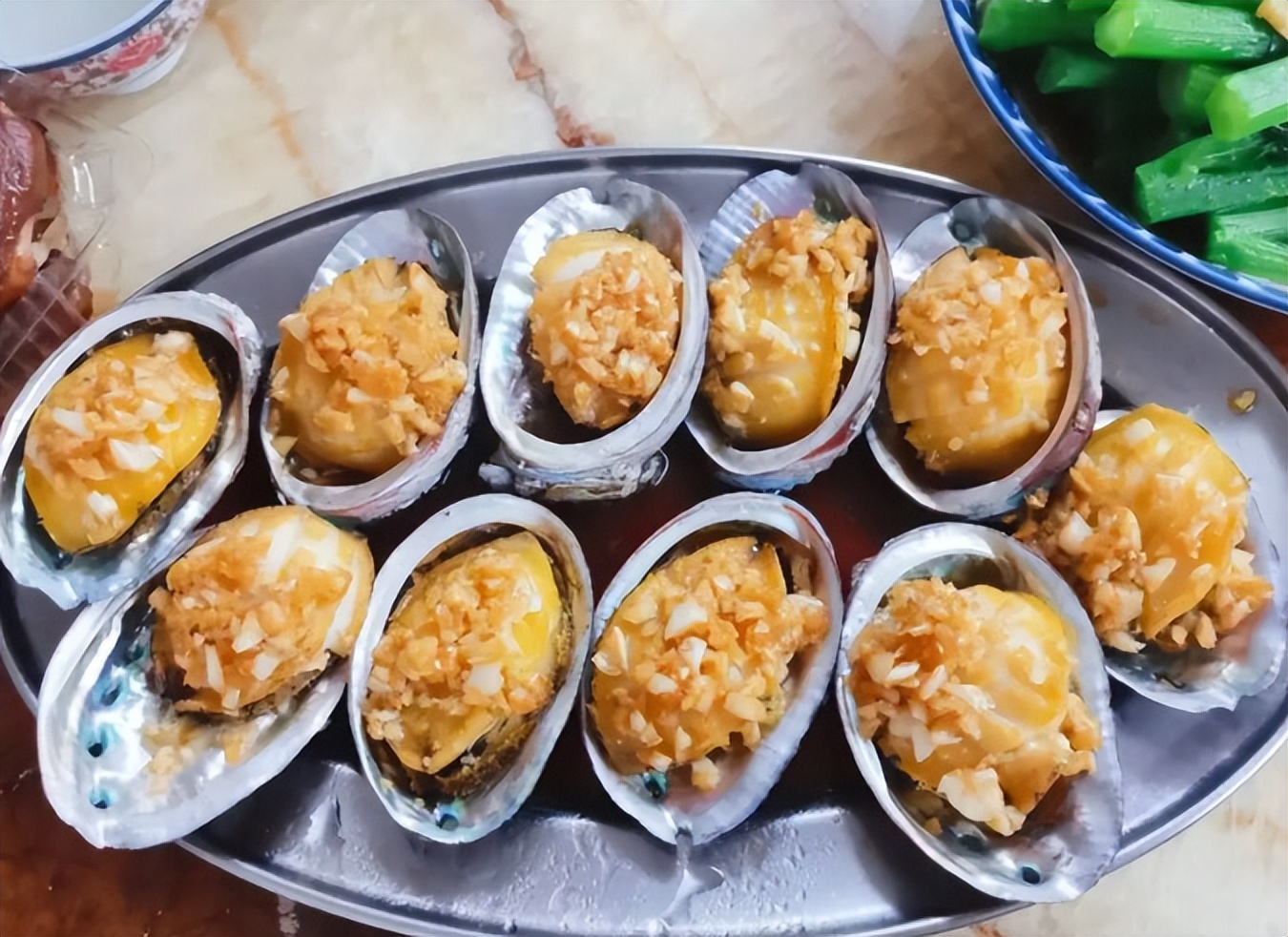 女子自曝结婚10年仍习惯住娘家，看到桌上的菜，网友：换我也一样