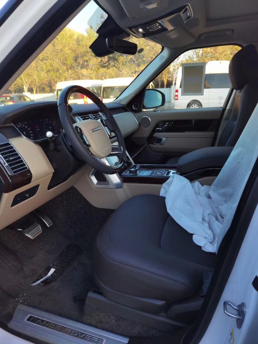 揽胜行政21款3.0t汽油vogue加长,22款路虎揽胜行政3.0报价