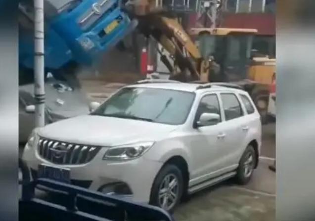 法治热点早知道鲍某某,法治热点事件最新消息