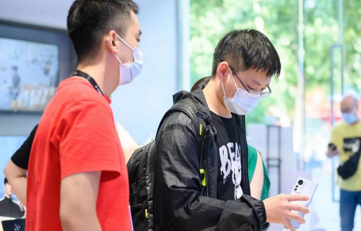 “考后经济”大热，唯品会数码产品卖爆背后，年轻人青睐性价比