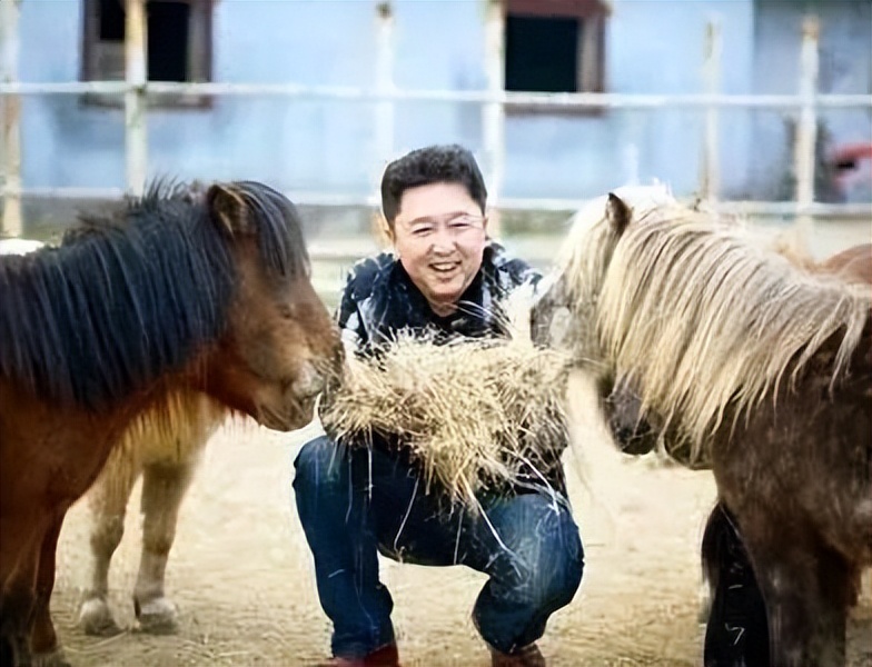 于谦60亩马场被拆，*迁拆**款高达4亿？本人笑着回应：别胡说八道