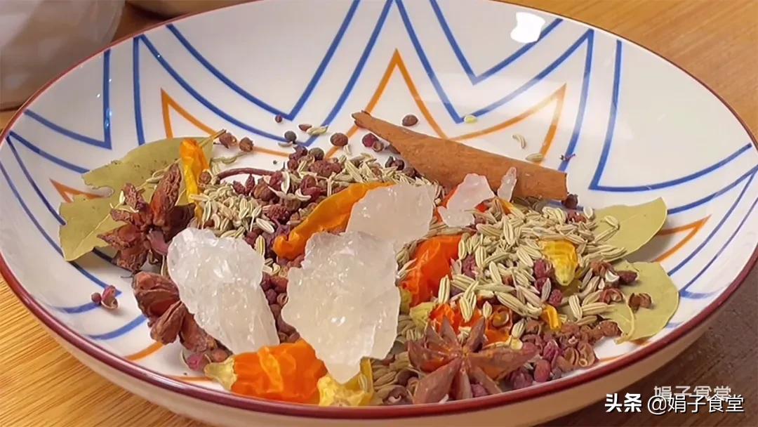 猪肉放在酱油里泡两天怎么做好吃,猪肉泡酱油的正确方法