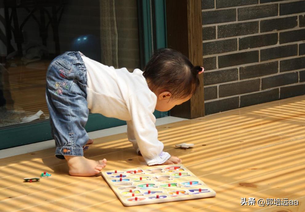 一小伙卖树叶一天挣12000,贵州女子巧用树叶赚大钱