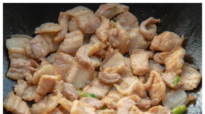 猪肉下锅为什么会粘锅,猪肉炒时会粘锅为什么