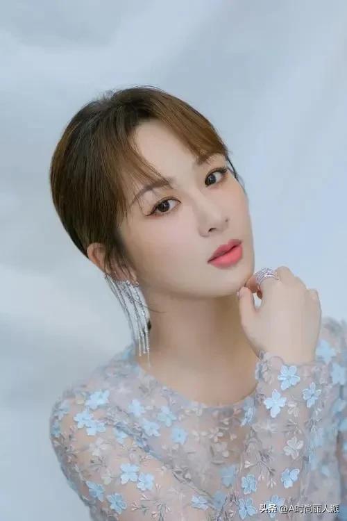 杨紫的惊艳写真照,杨紫牛仔短裤写真照片