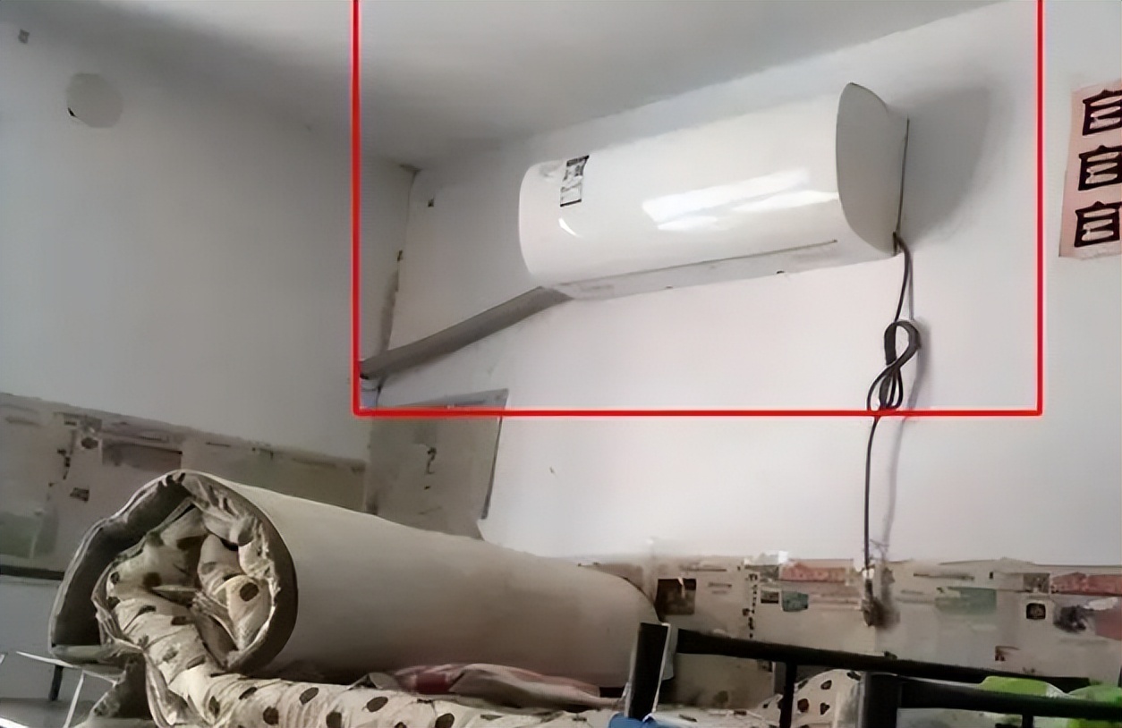 大学宿舍内大汗淋漓,室友态度强硬不让开空调,无知不自知才可怕