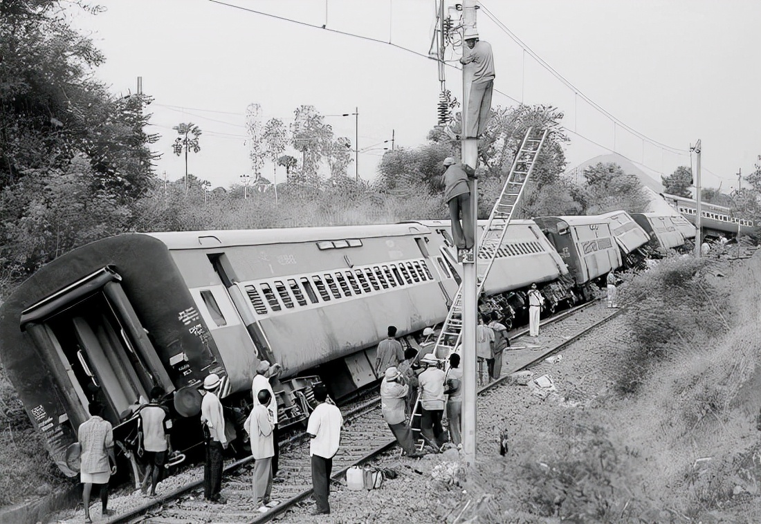2016年印度火车脱轨事故,印度一货运列车发生脱轨事故