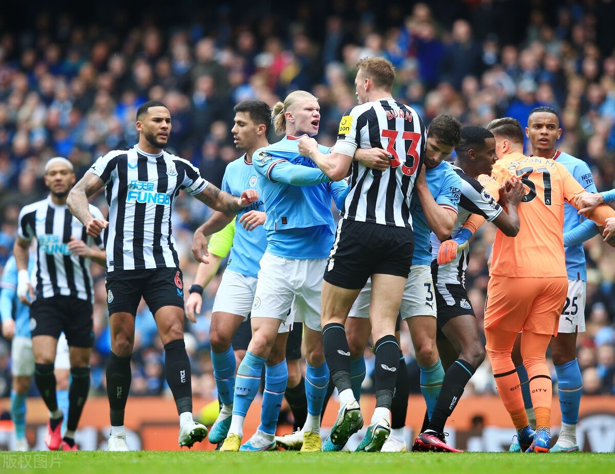 希勒单赛季进球纪录,英超哈兰德进球数