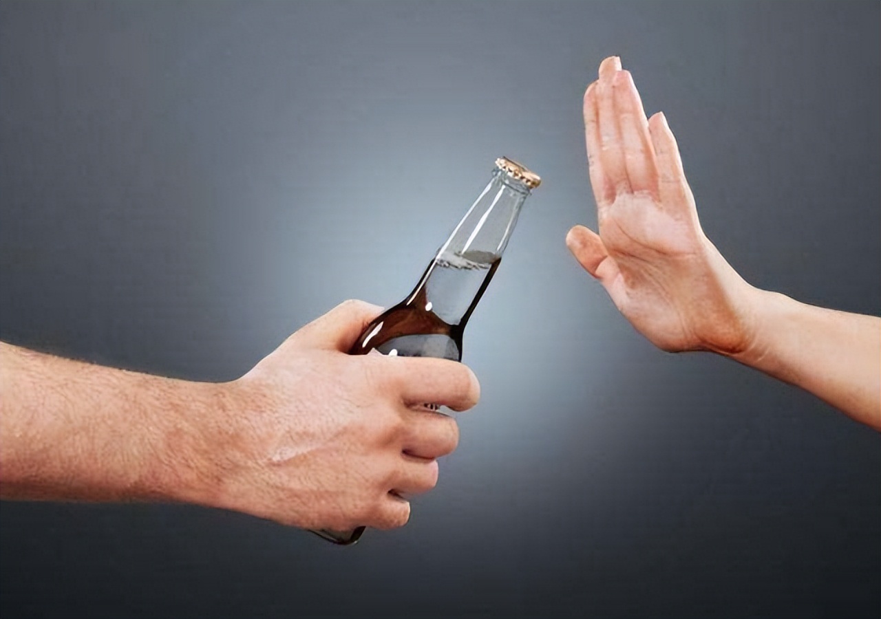 男子喝酒脖子成河马,喝酒喝成河马脖子病