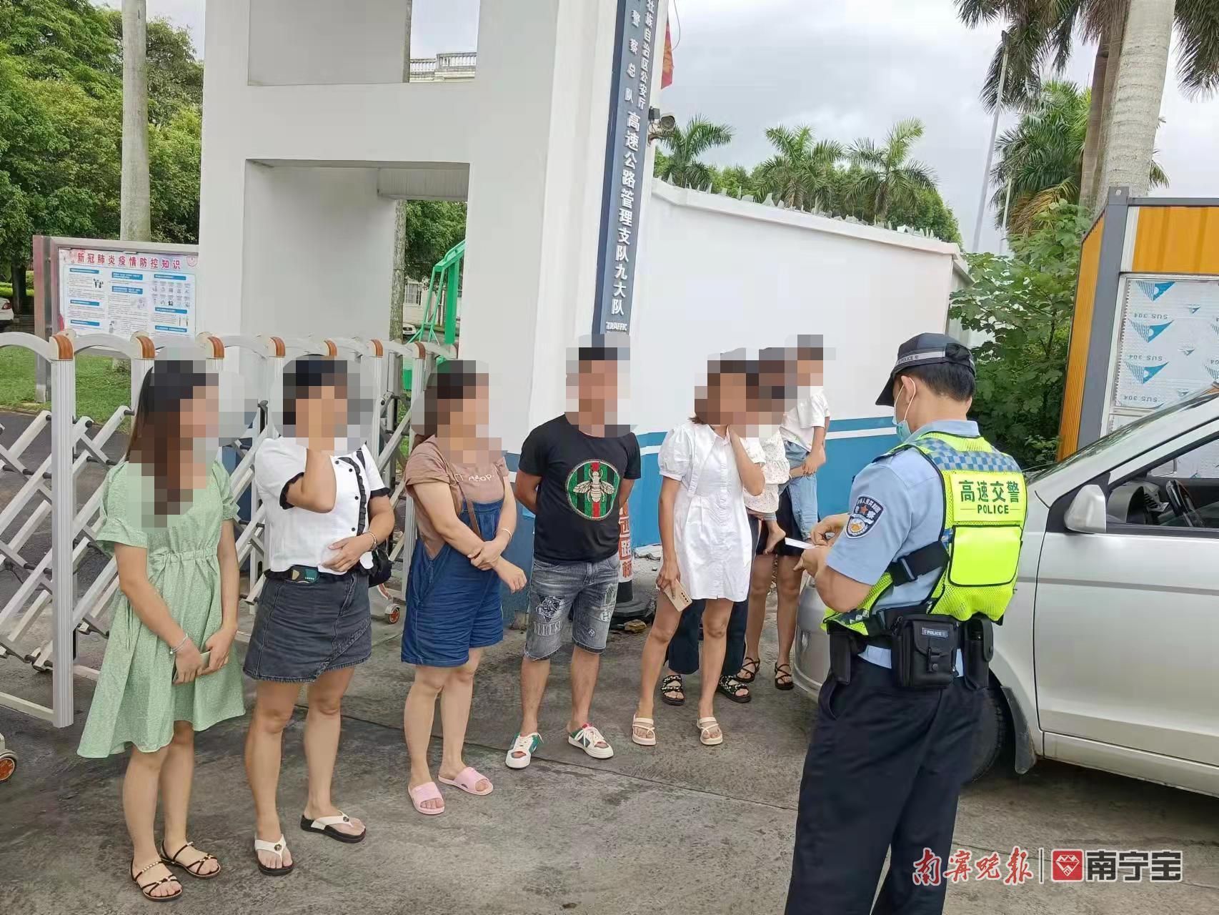 小轿车4个大人2个儿童超员怎么罚,新规超员20%未达到50%该怎么处罚