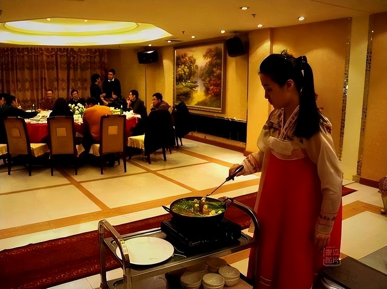 朝鲜旅游都花费在哪了？美女导游一路陪同很尽责