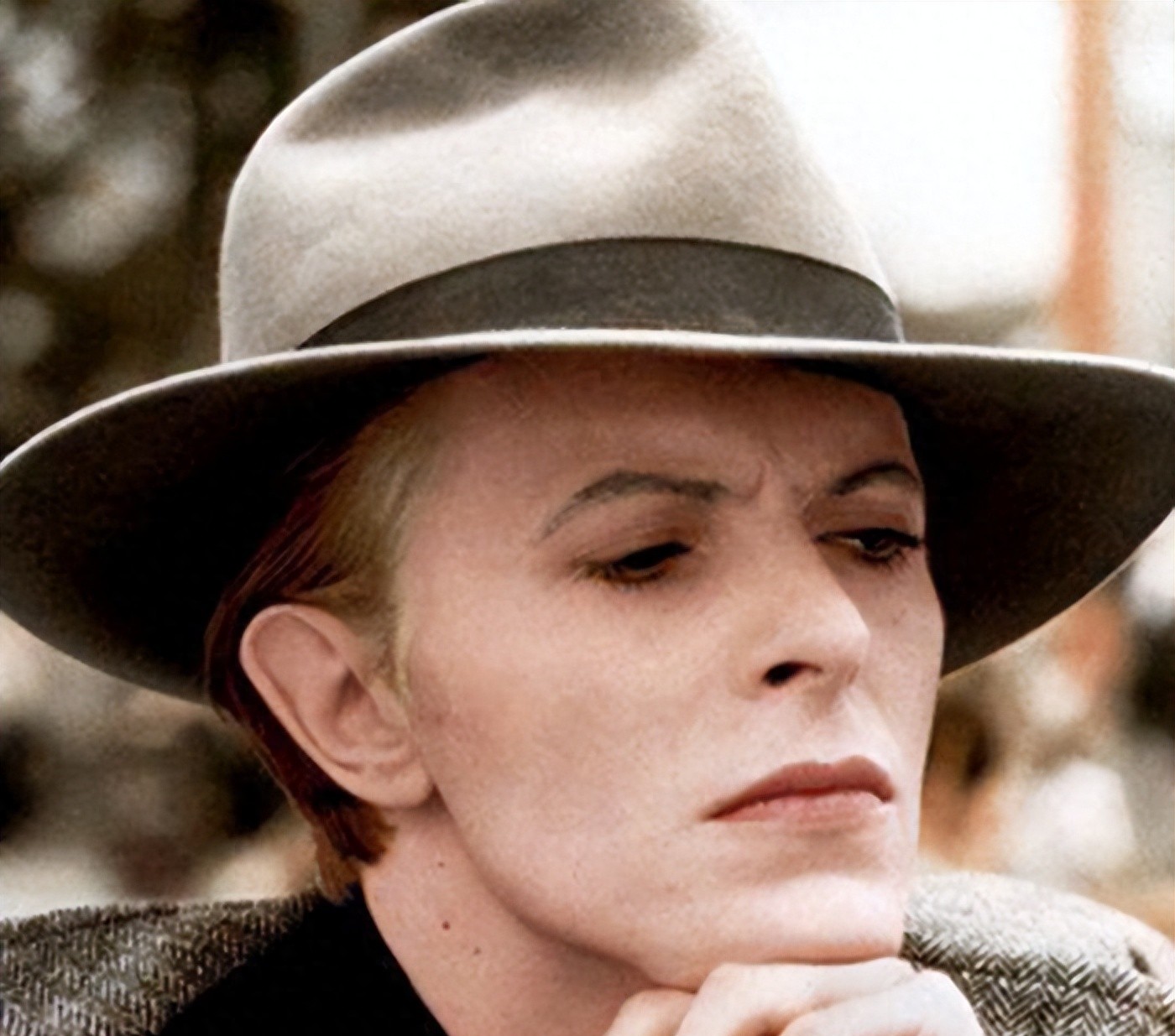 摇滚巨星大卫风流半生,43岁对黑人超模一见钟情,婚后宠妻如公主