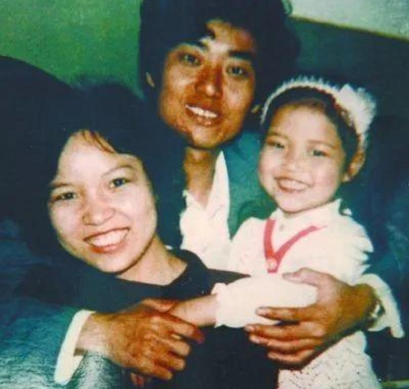 歌手李娜出家后靠什么生活,李娜歌手为什么出家