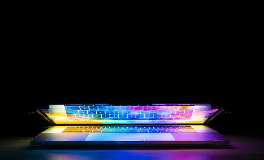 电脑卡顿时不要暴躁！从这4个方面着手，运行速度要起飞了