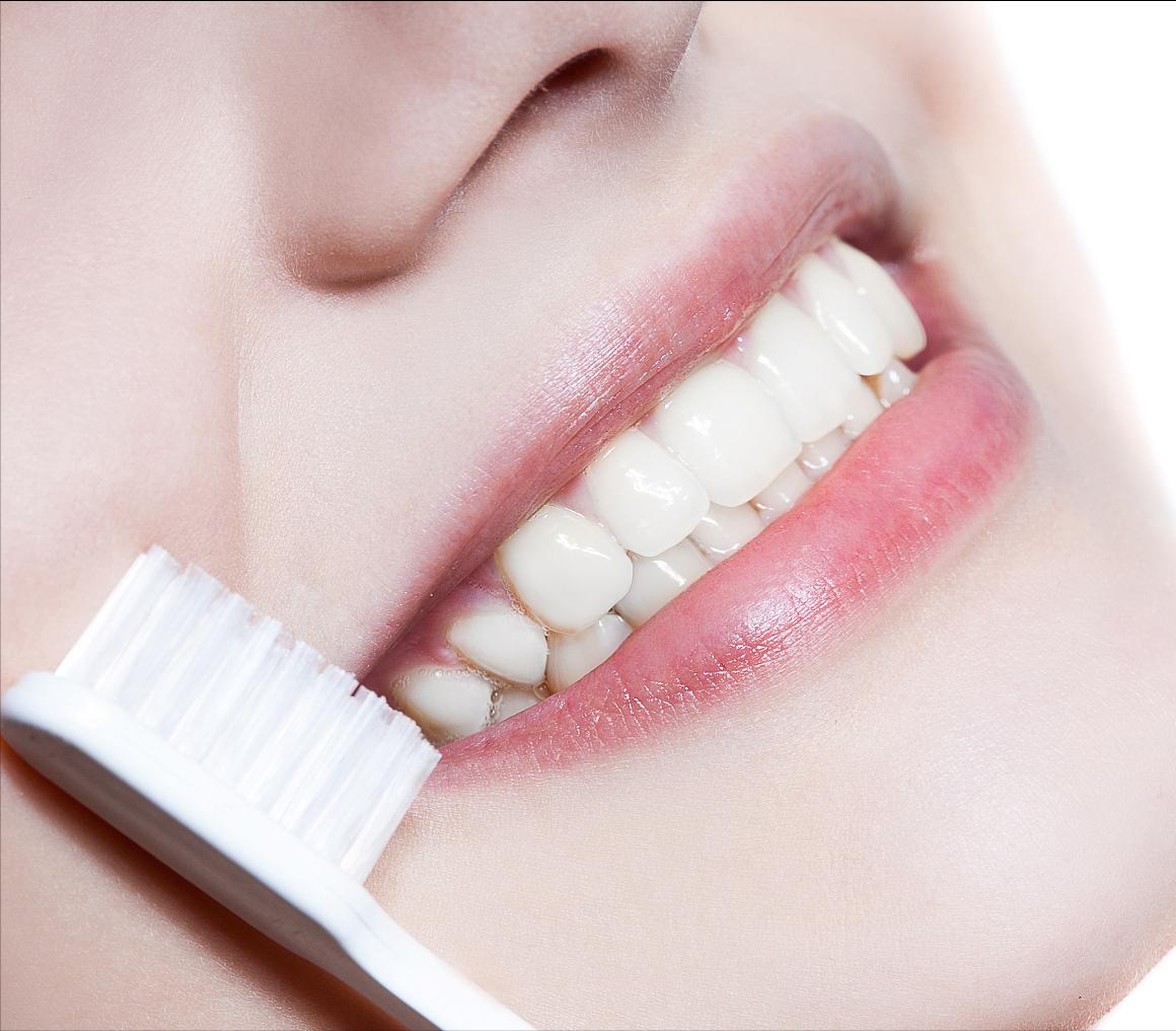美白牙齿哪种方法最好,钟嘉欣美白牙齿方法