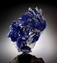 10种最漂亮的宝石,大自然中天然的蓝色宝石