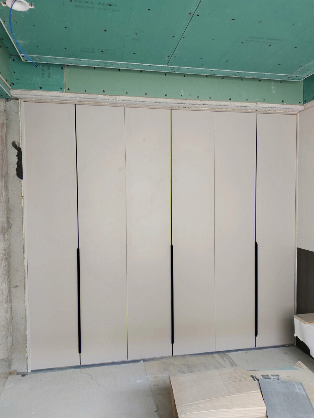 衣柜后面的墙壁要不要刮石膏,衣柜后面要不要刮腻子