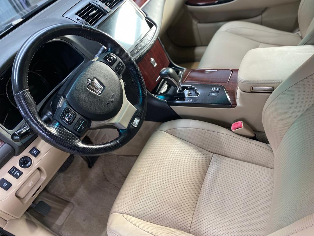 皇冠3.0经典老车翻新复活视频,丰田皇冠13代翻新