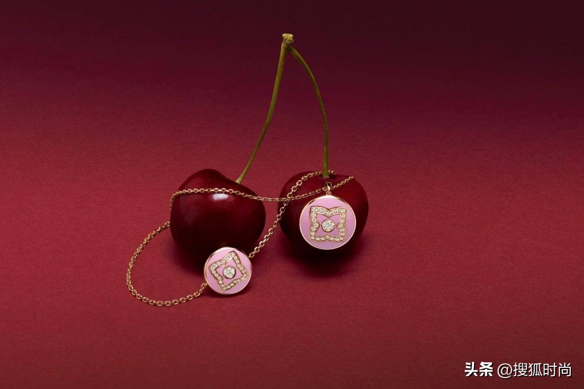 迪丽热巴生日蔡徐坤送祝福,情人节送玫瑰花怎么表白