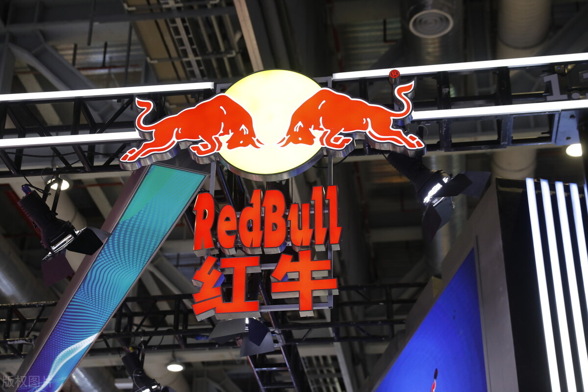 泰国红牛家族乱史：娶19岁秘书，追爱女佣，状告中国红牛禁止销售