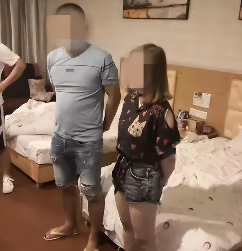 54岁男子与女子有染，女子哀求：我不敢了，请放过我