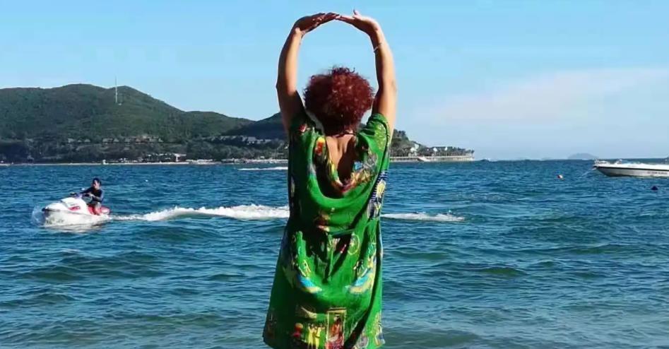 70岁老人洗菜被扣,菜扣