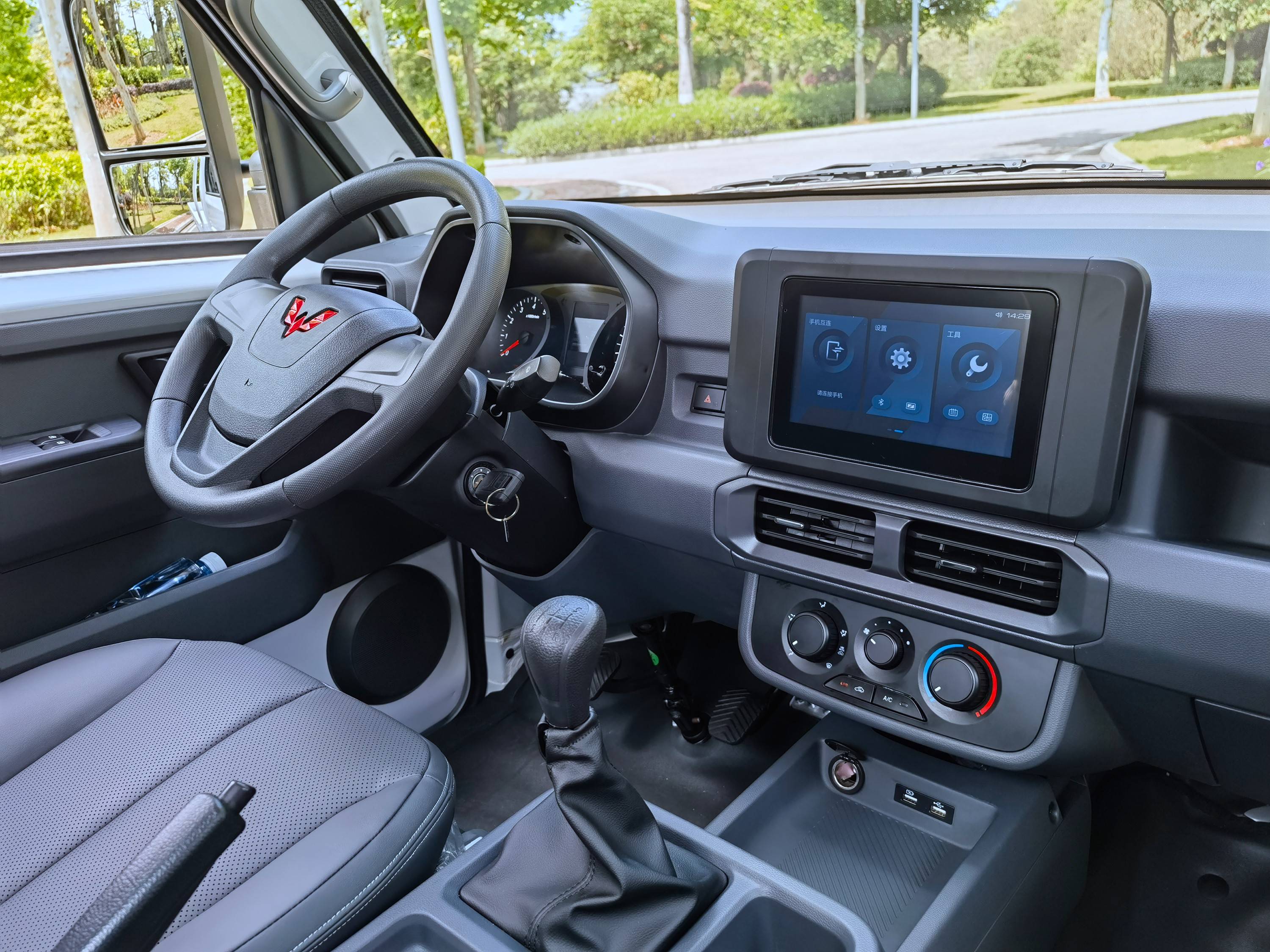 五菱新卡能拉2.5吨货,五菱最新款拉货王