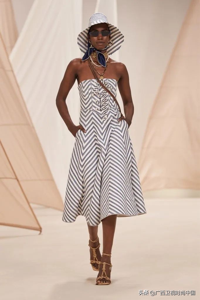 很热怎么穿,夏季天热怎么穿才够时尚