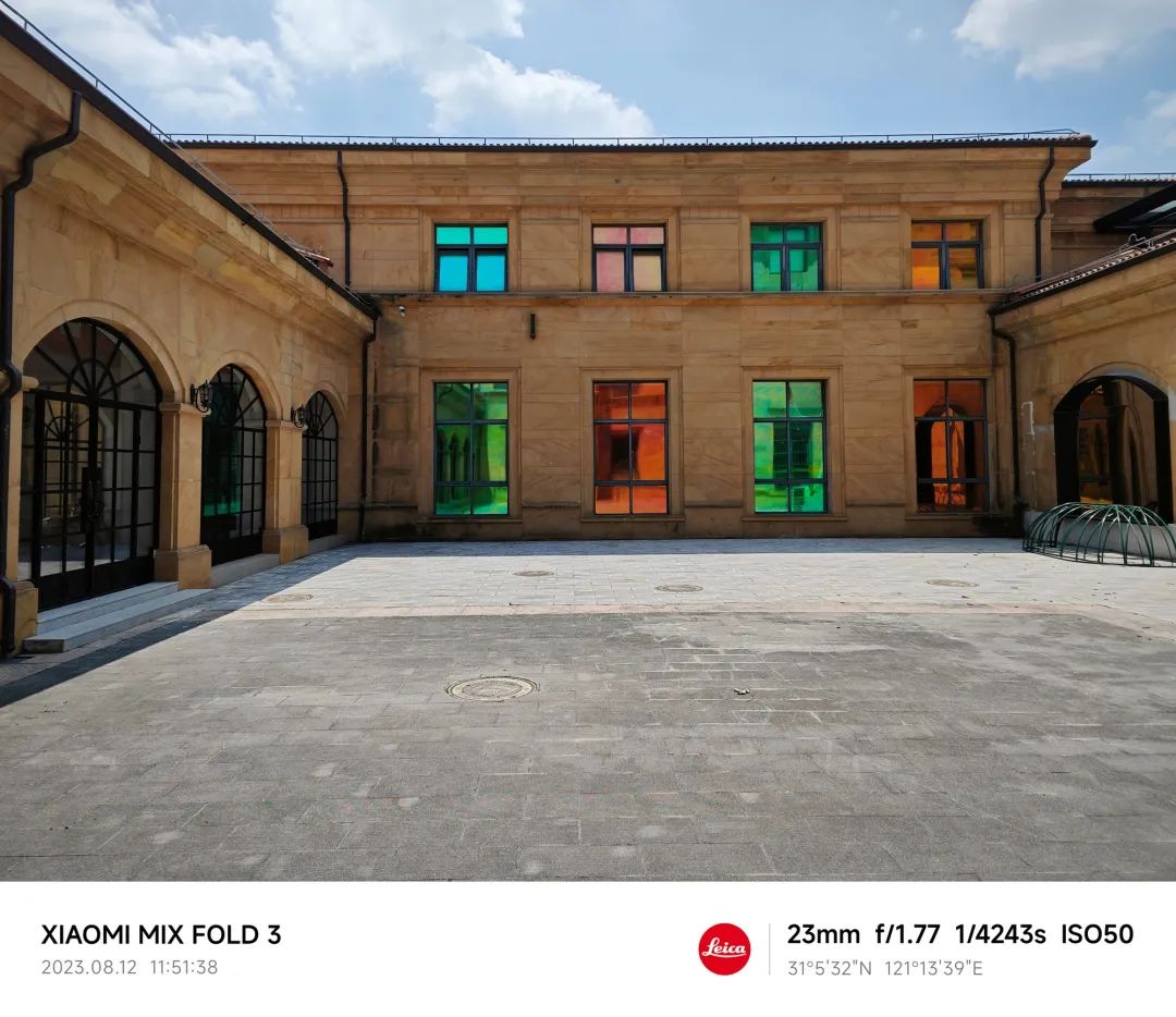 小米mixfold3长焦微距对比华为,关注色彩