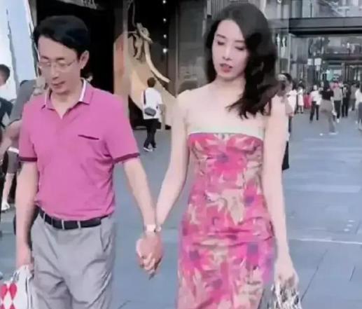 一个月花八九万，中石油“小三”董小姐，“*裤底**”都快被扒光了