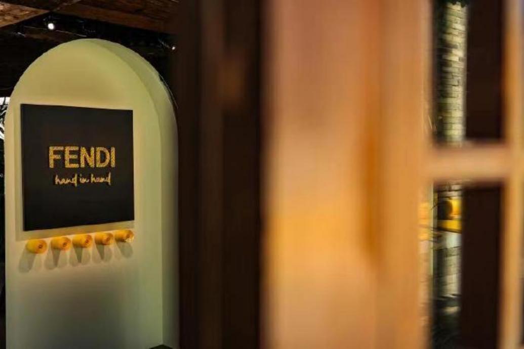 喜茶与fendi联名的奶茶哪里买,fendi和喜茶联名
